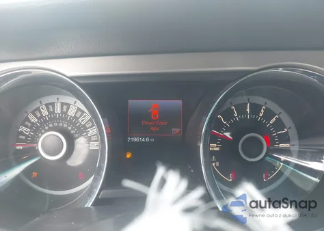 2013 Ford Mustang V6 Premium z USA, uszkodzony, nr VIN 1ZVBP8EM8D5213914